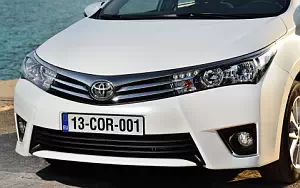 Обои автомобили Toyota Corolla - 2013