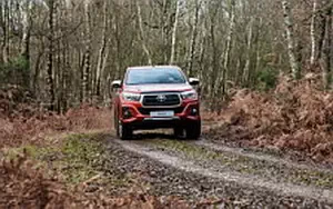 Обои автомобили Toyota Hilux 4x4 Special Edition Double Cab - 2018