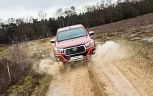 Обои автомобили Toyota Hilux 4x4 Special Edition Double Cab - 2018