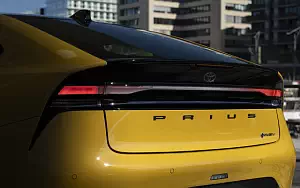 Обои автомобили Toyota Prius Plug-in Hybrid - 2023