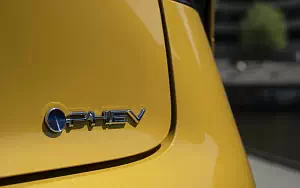 Обои автомобили Toyota Prius Plug-in Hybrid - 2023