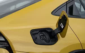 Обои автомобили Toyota Prius Plug-in Hybrid - 2023