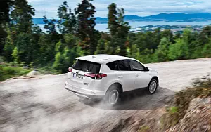   Toyota RAV4 Hybrid - 2016