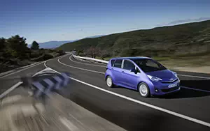 Обои автомобили Toyota Verso S - 2011