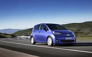 Обои автомобили Toyota Verso S - 2011