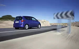 Обои автомобили Toyota Verso S - 2011