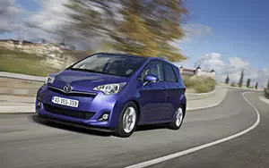 Обои автомобили Toyota Verso S - 2011