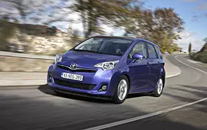 Обои автомобили Toyota Verso S - 2011