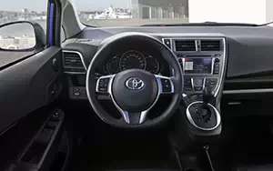   Toyota Verso S - 2011