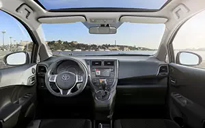   Toyota Verso S - 2011